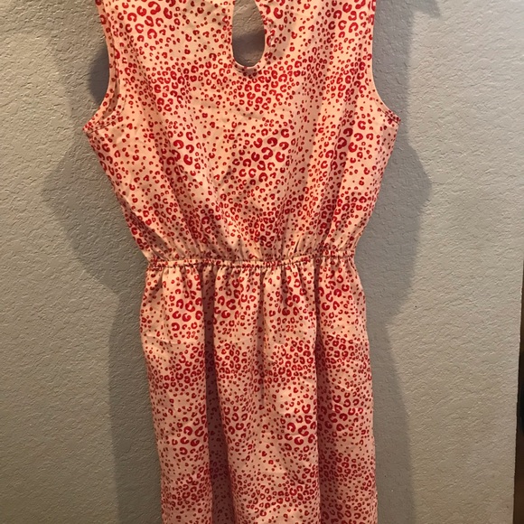 Size small sleeveless just above knee length dress. Keyhole back. Light material - Picture 5 of 6